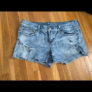 American Eagle - Distressed Short
